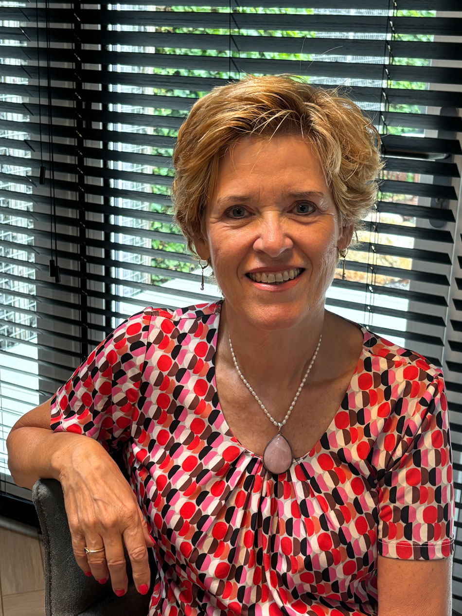Yvonne van Bezu, Medium bij Mediumpraktijk Phoenix